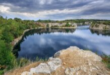 Skałki Twardowskiego – naturalna lokalizacja z malowniczą panoramą starego Krakowa