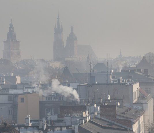 Что оказывает влияние на качество воздуха в Кракове?