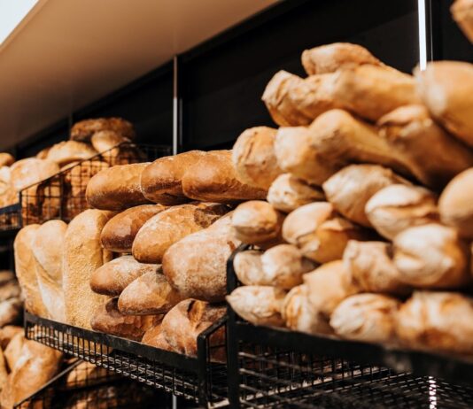 Pieczywo dla gastronomii w Krakowie – sprawdzony partner dla restauracji, kawiarni i cateringu