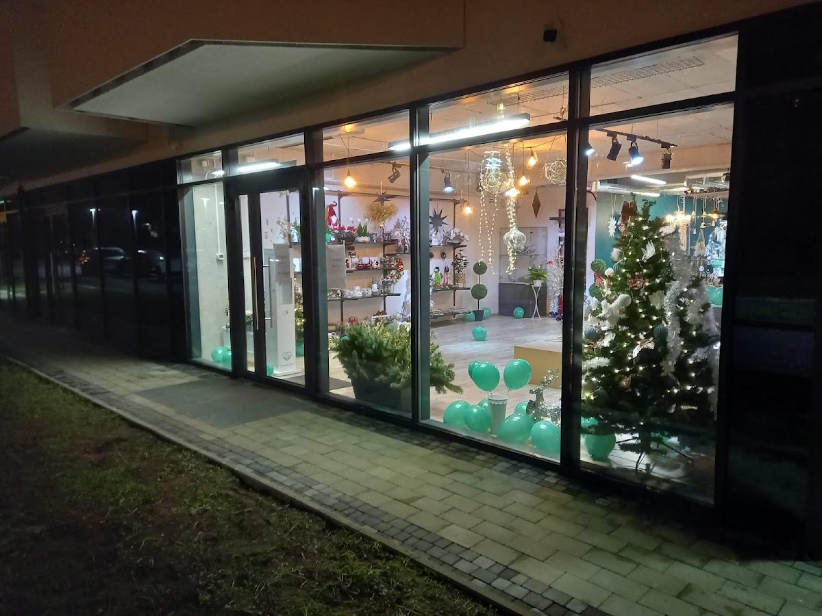Szmaragdowy Las; Pracownia Florystyczna, Kwiaciarnia — Florist